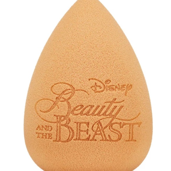 Spectrum x Disney Beauty & The Beast 'Drop of Tea' Chip Makeup Sponge - Picture 2 of 2